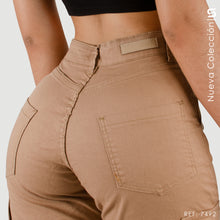 Cargar imagen en el visor de la galería, Pantalón Mom Fit Cargo Tiro Alto S7492