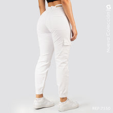 Cargar imagen en el visor de la galería, Jeans Mom Fit  Cargo Tiro Alto S7550