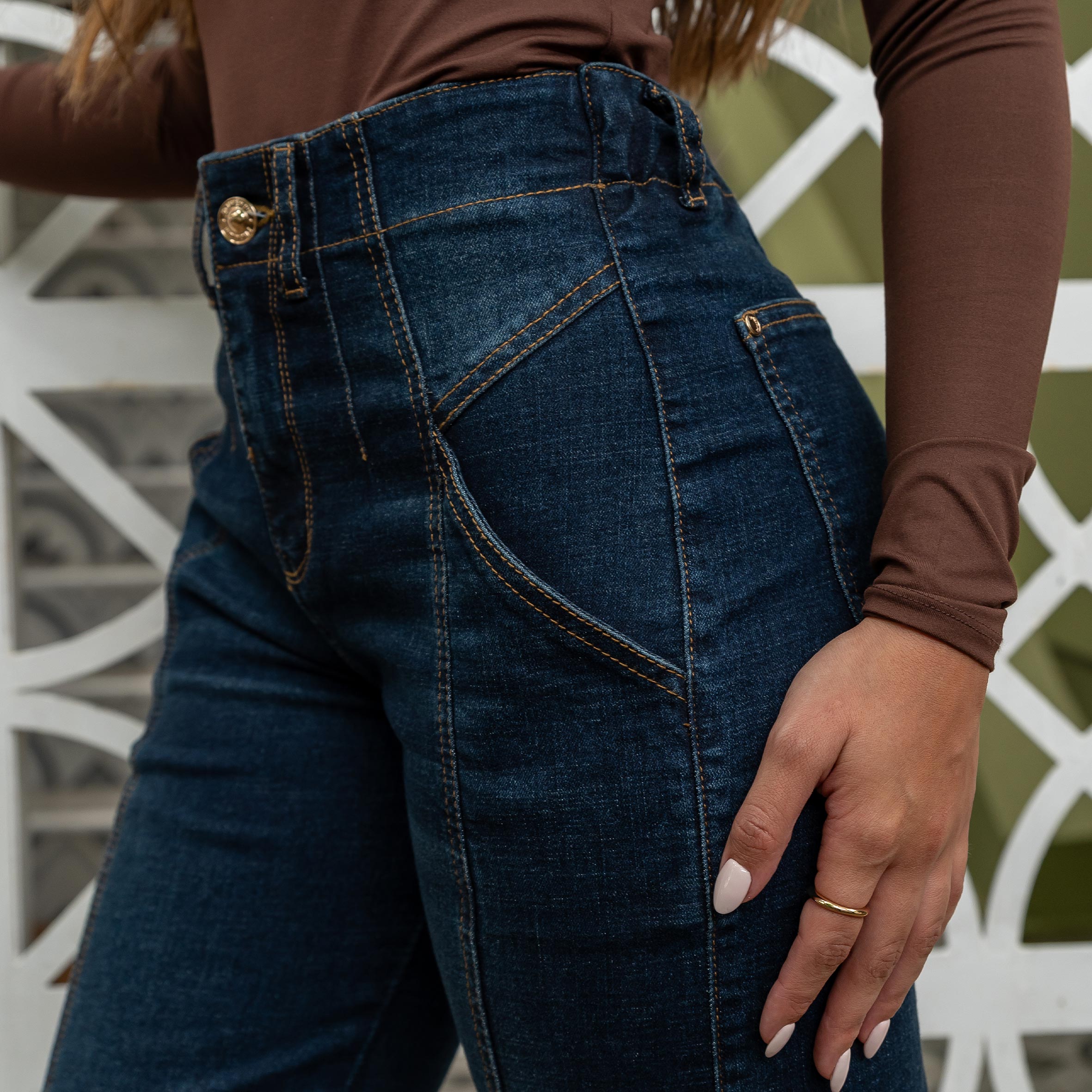 Jeans Mom Flare Tiro Alto S7585