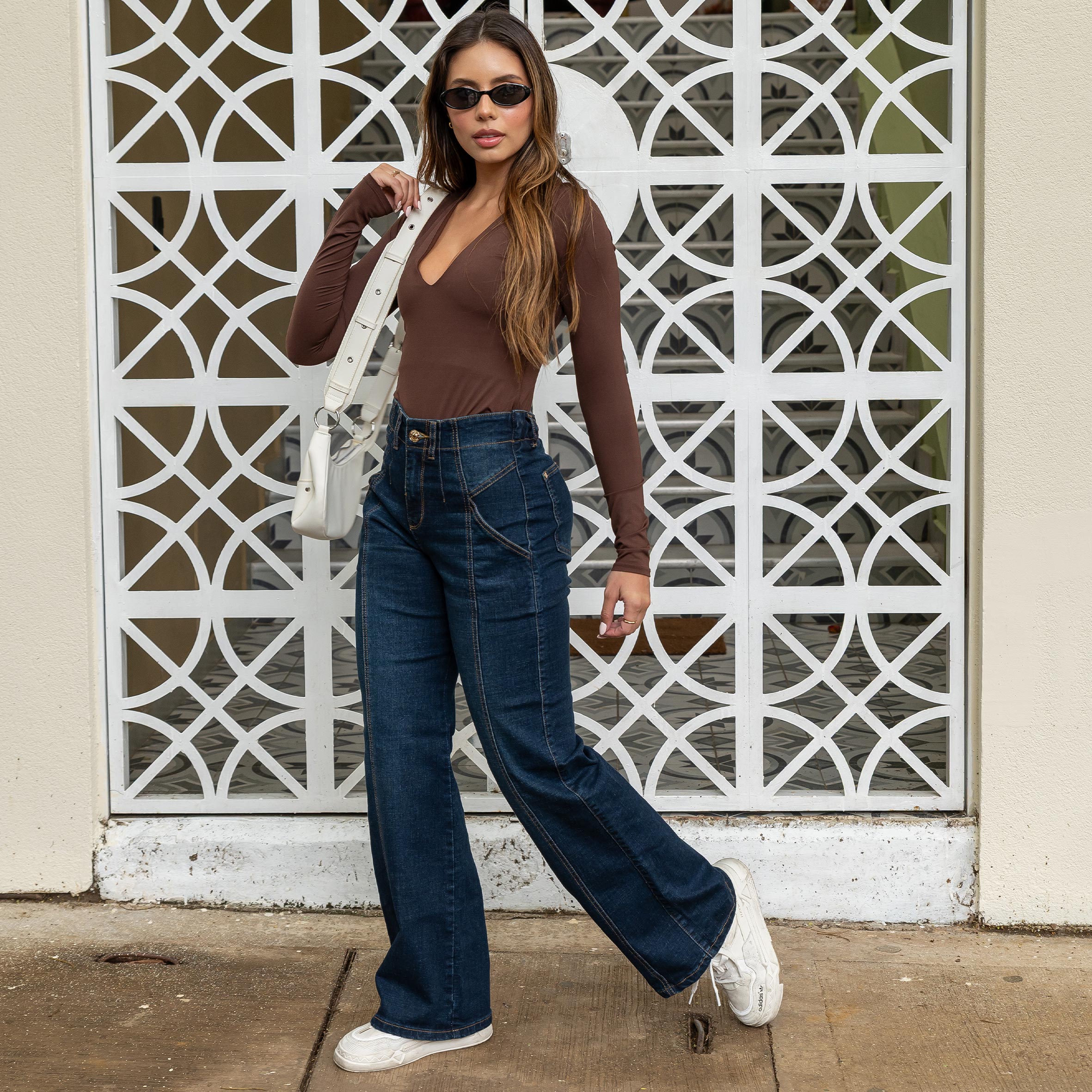 Jeans Mom Flare Tiro Alto S7585